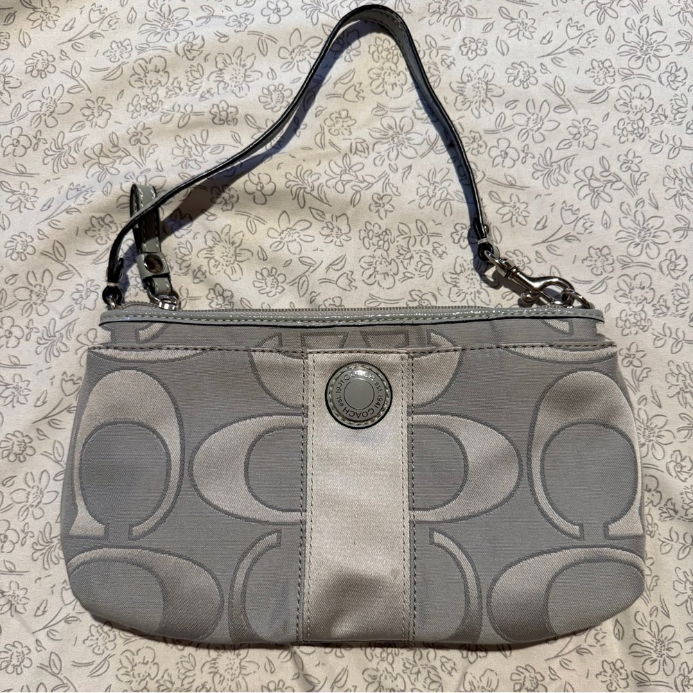 Coach | Sutton Signature Gogo Large Wristlet